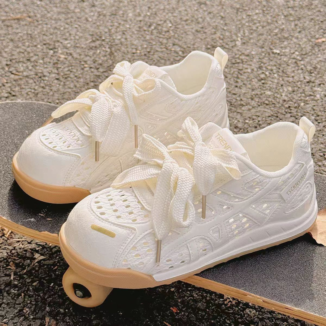 Damen Sportliche Plateau‑Sneaker mit perforiertem Obermaterial und dekorativen Schleifen – Névara