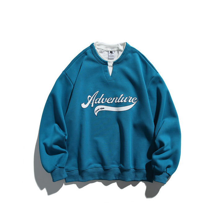 Unisex Oversize-Sweatshirt mit Notch-Kragen, Lagen-Effekt und Script-Print Echoarchiv