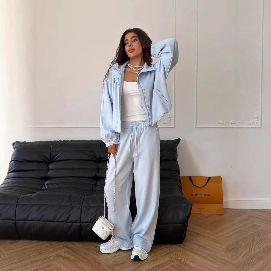 Damen gekürztes Reißverschluss-Hoodie mit Stehkragen und hochgeschnittener Kordel-Jogginghose – Auréline