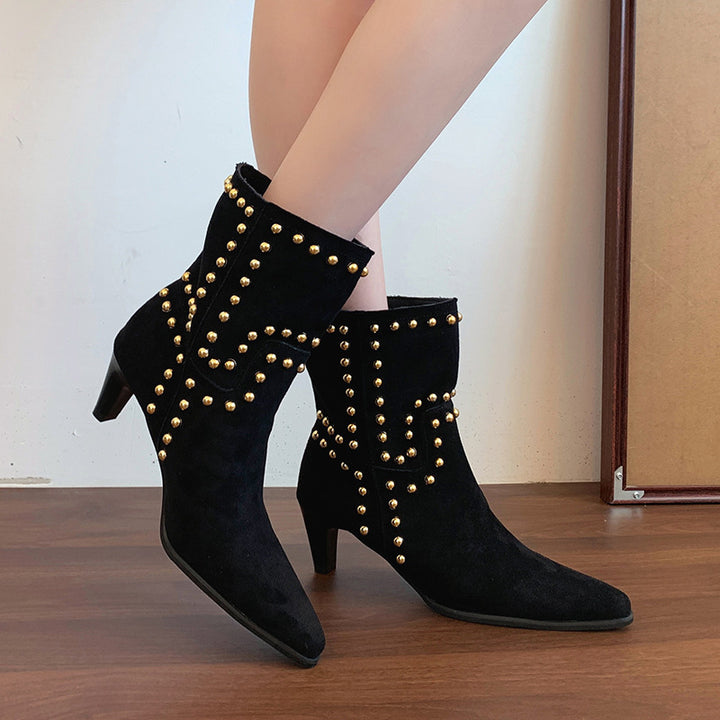 Damen spitze Velours‑Optik Stiefelette mit Nietenbesatz und niedrigem Pfennigabsatz Echo Archiv