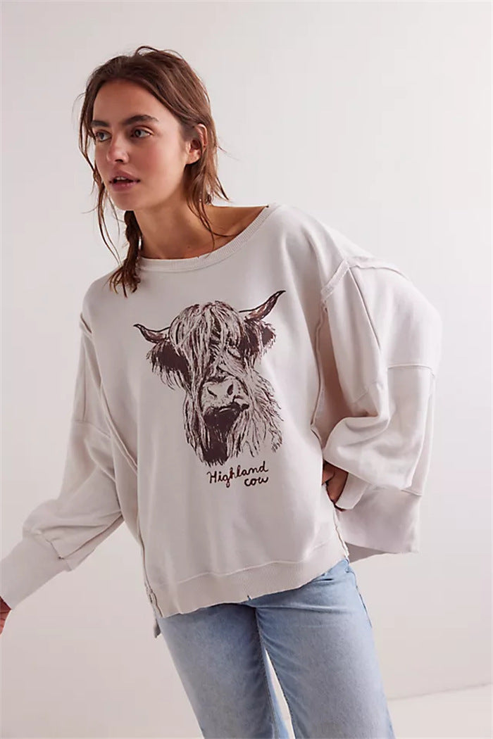 Damen oversized Sweatshirt mit Rüben-Print, ausgefransten Nahtakzenten und Daumenlochärmeln – Avérine