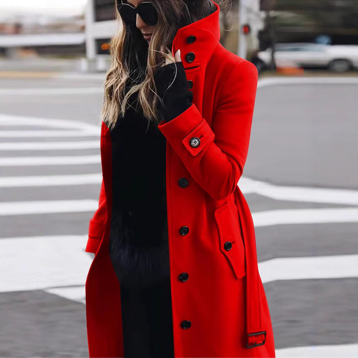 Damen modischer Trenchcoat mit hohem Kragen und eleganten Knopfdetails Echoarchiv