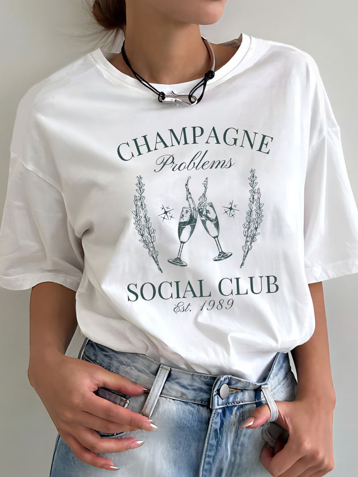 Damen T-Shirt mit kreativem Grafikdruck und luxuriösen Paillettenakzenten Echo Archiv