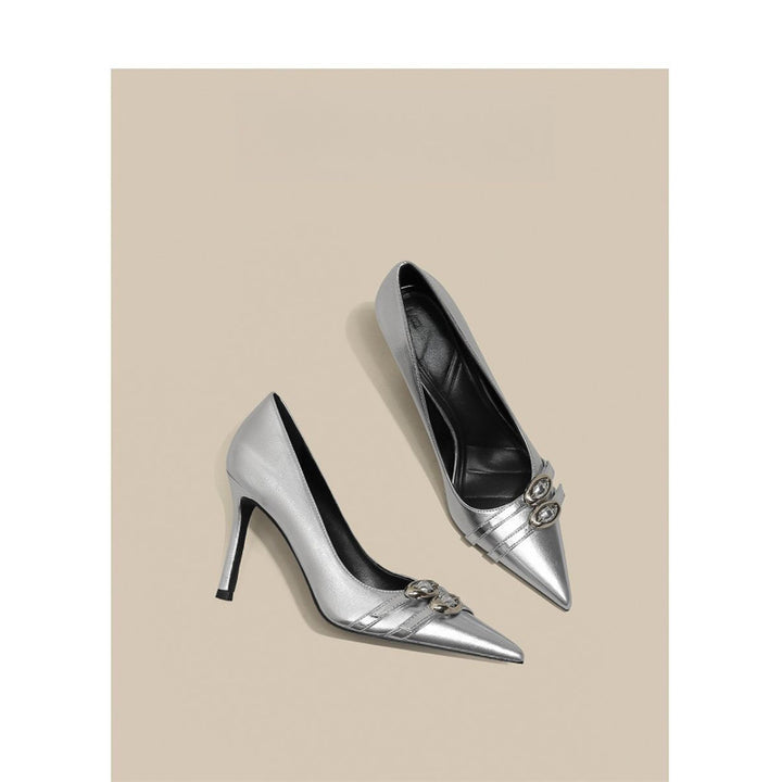 Damen Spitz zulaufende Lackpumps mit schmalem Stiletto und dekorativer Glanz‑Schnalle – Lioré