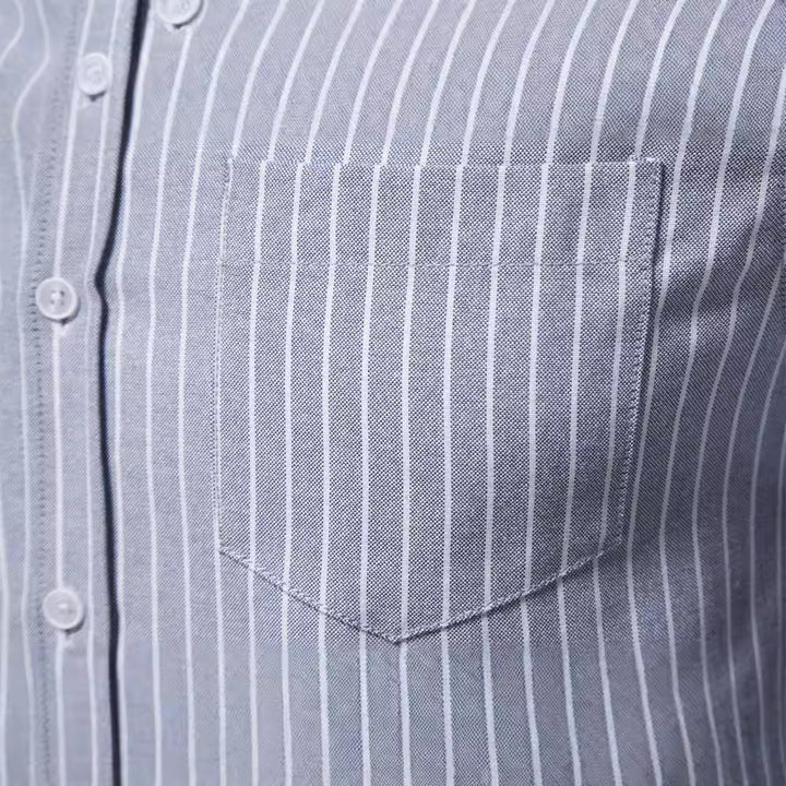 Herren gestreiftes Hemd im modischen Henley-Stil mit Brusttasche und rollbaren Ärmeln Echoarchiv