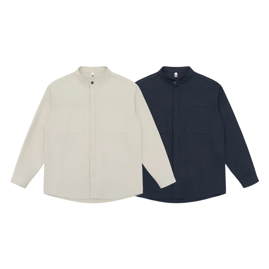 Unisex Hemdjacke mit Stehkragen, verdeckter Knopfleiste und aufgesetzten Brusttaschen Echoarchiv