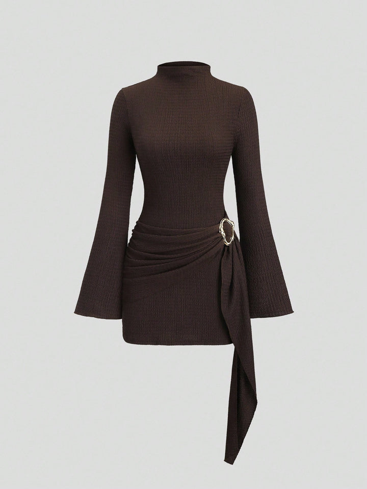 Damen nan figurbetontes Strick-Minikleid mit Stehkragen, Trompetenärmeln und seitlichem Drapé mit Zierring Echo Archiv