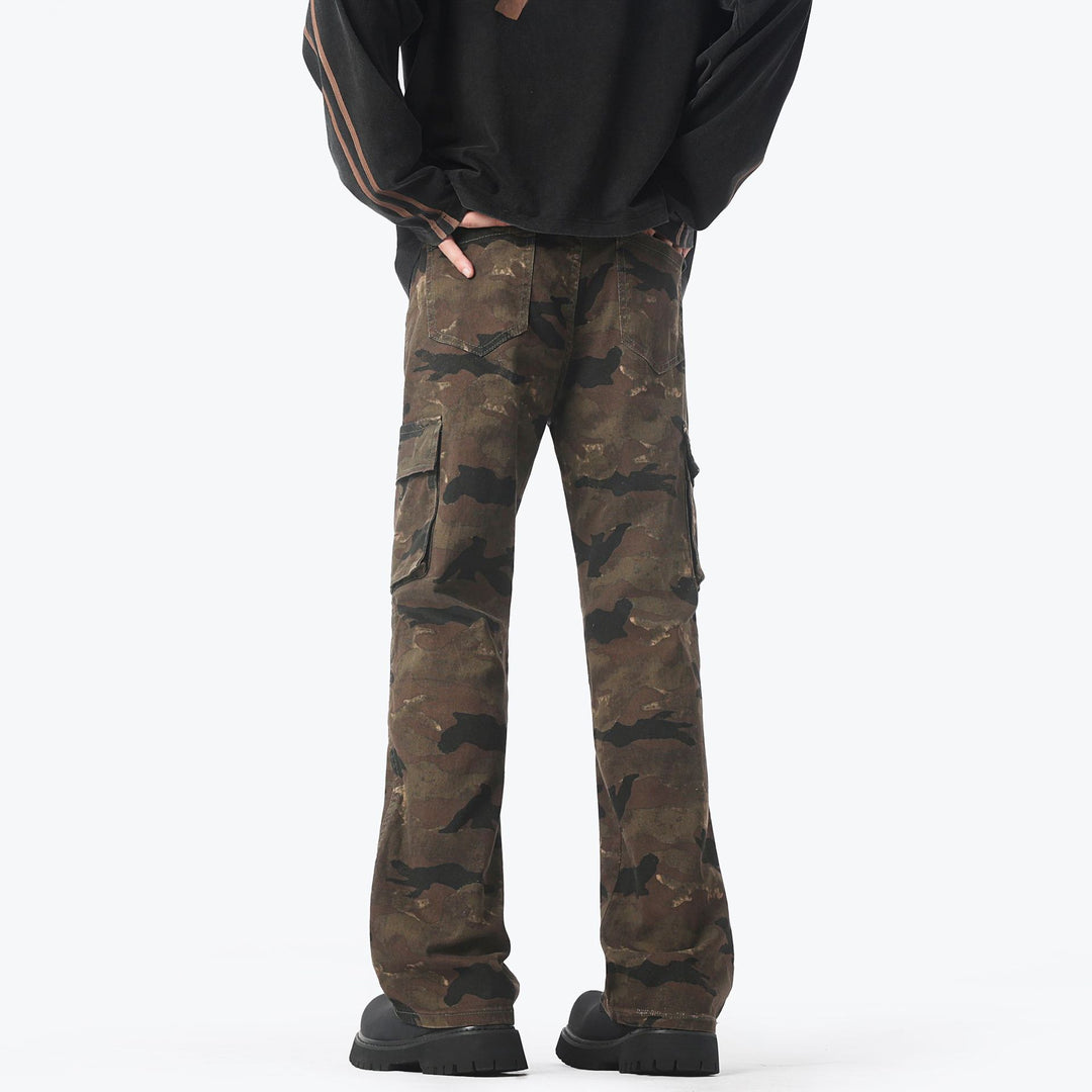Herren Cargohose im weiten Marlene-Cut mit Camouflage‑Print und Kniepaneelen Echo Archiv
