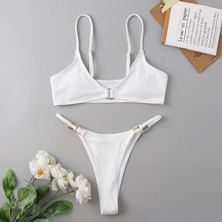 Damen Triangel-Bikini mit raffiniertem Halterdesign und elegantem Goldverschluss Echo Archiv