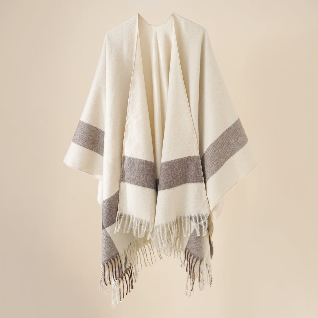 Damen Wollmix‑Schulterponcho mit Fransensaum und kontrastierenden Blockstreifen – Célinea