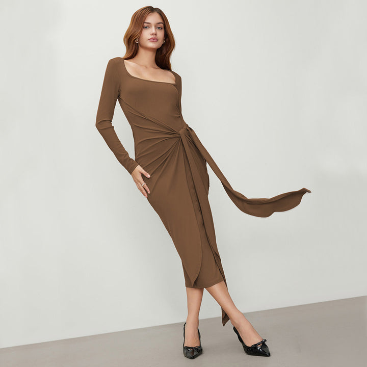 Damen gerafftes Maxikleid mit asymmetrischem Ausschnitt und drapierter Knotendrapierung – Valéora