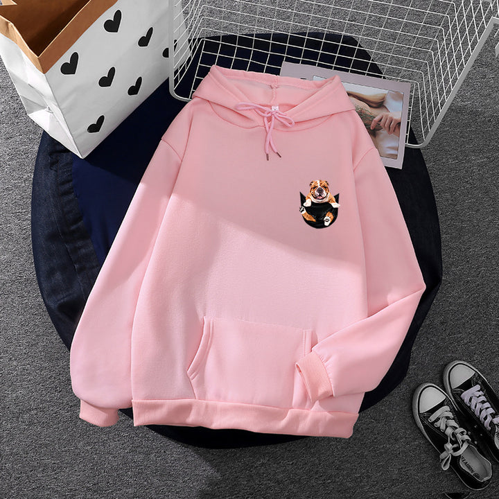 Unisex Kapuzenpullover mit Bulldoggen-Taschenpatch, oversized Schnitt und angerauter Fleece-Innenseite – Auréline