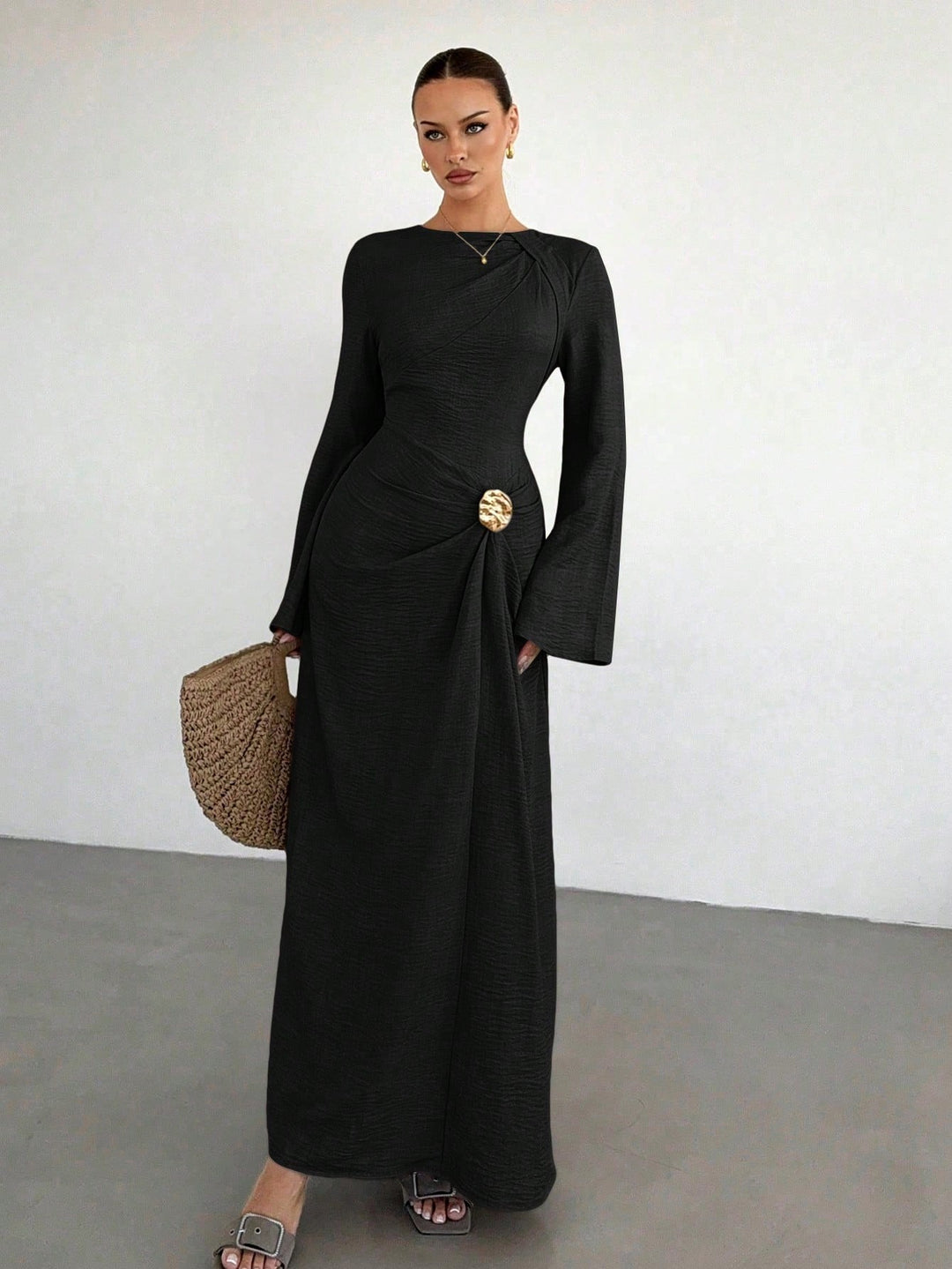 Damen Maxikleid mit Drapierter Taille, langen Glockenärmeln und Zierbrosche Echo Archiv