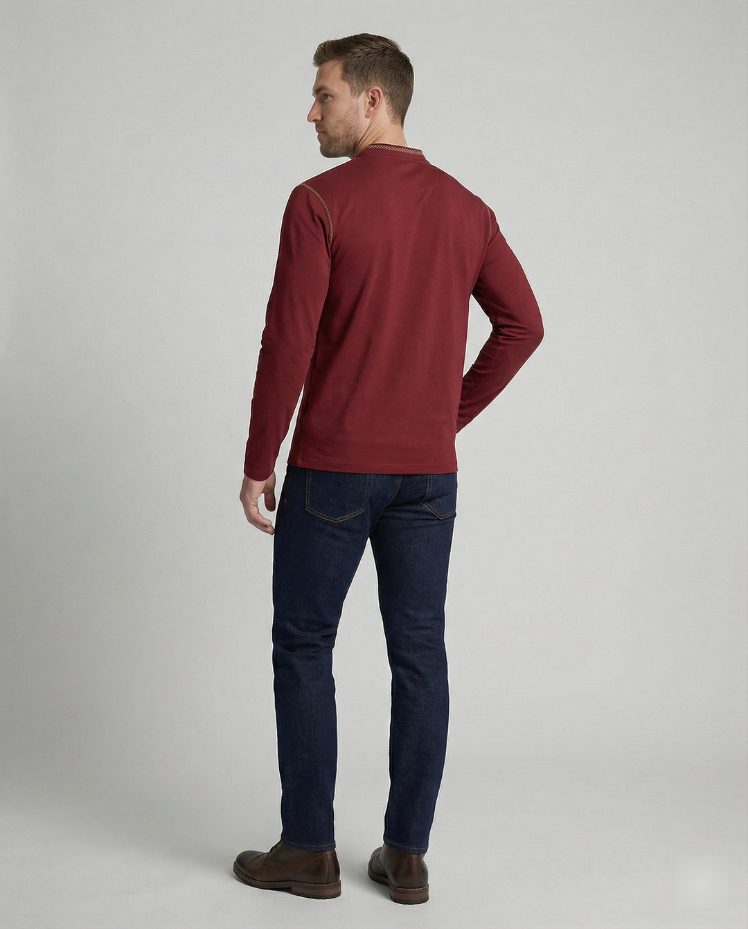 Herren Langarmshirt mit lässigem Stehkragen und kontrastierenden Akzenten Echoarchiv