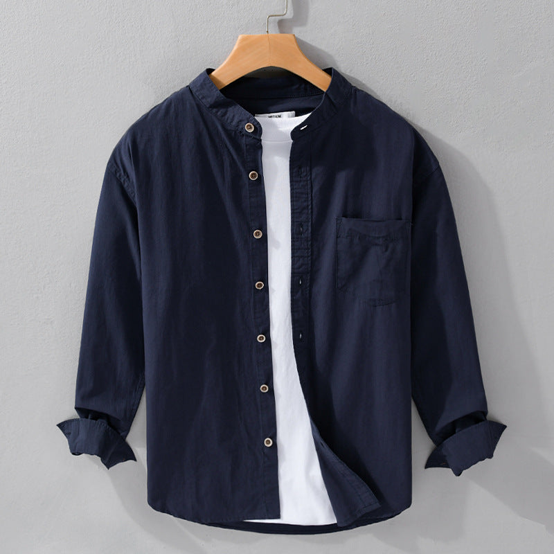 Herren Hemdjacke im Mandarinstil aus Baumwoll-Twill, Relaxed-Fit, mit aufgesetzter Brusttasche und Holzknöpfen Echoarchiv