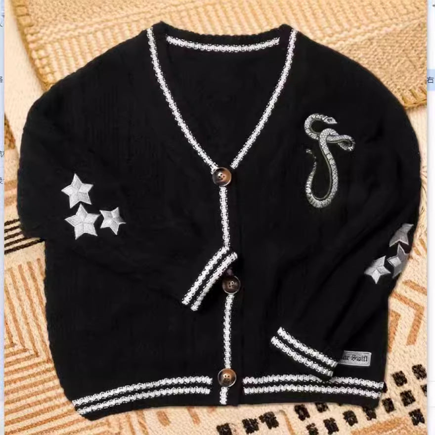 Damen nan gestrickte College-Cardigan mit Zopfmuster, V-Ausschnitt, kontraststreifen und gestickten Applikationen Echo Archiv