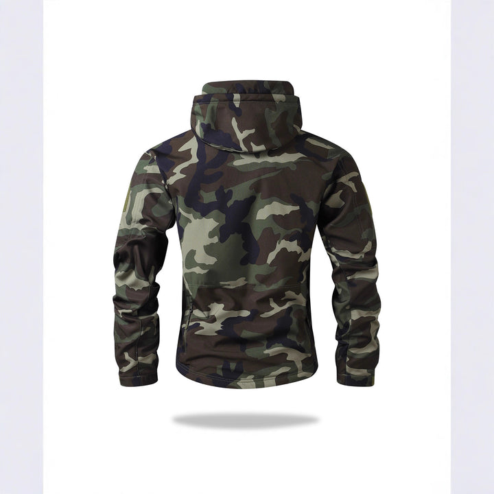 Herren Taktische Softshelljacke mit Kapuze, Camouflage‑Design und Multifachtaschen – Taviero