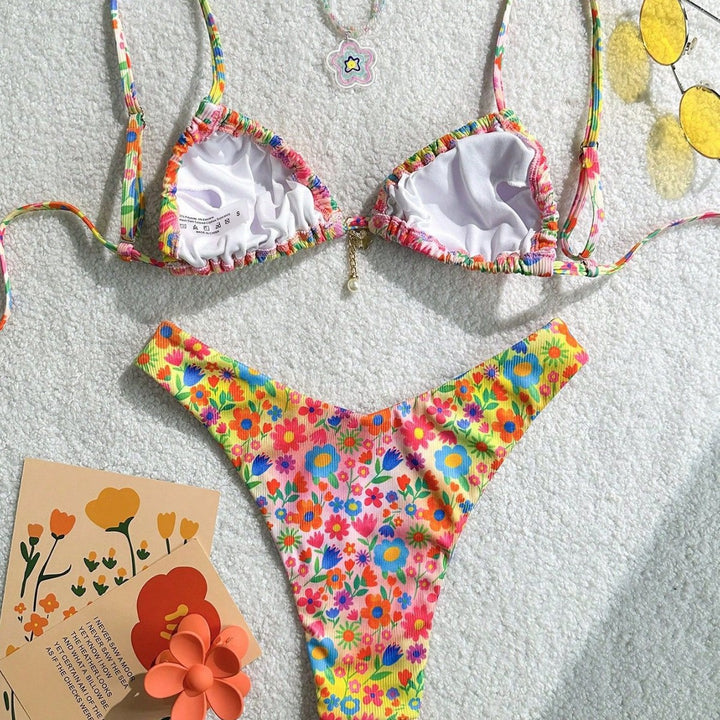Damen Triangel-Bikini mit buntem Floral-Design und feinen Rüschendetails Echo Archiv