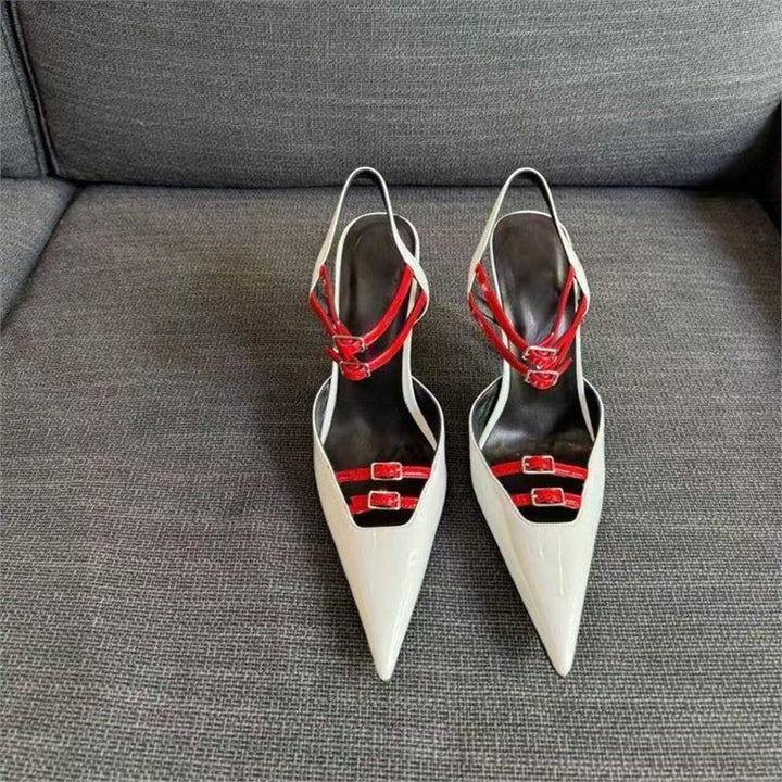 Damen Spitz zulaufende Slingback‑Pumps in Lackoptik mit mehrreihigen Zierriemen und verstellbaren Schnallen – Lioré