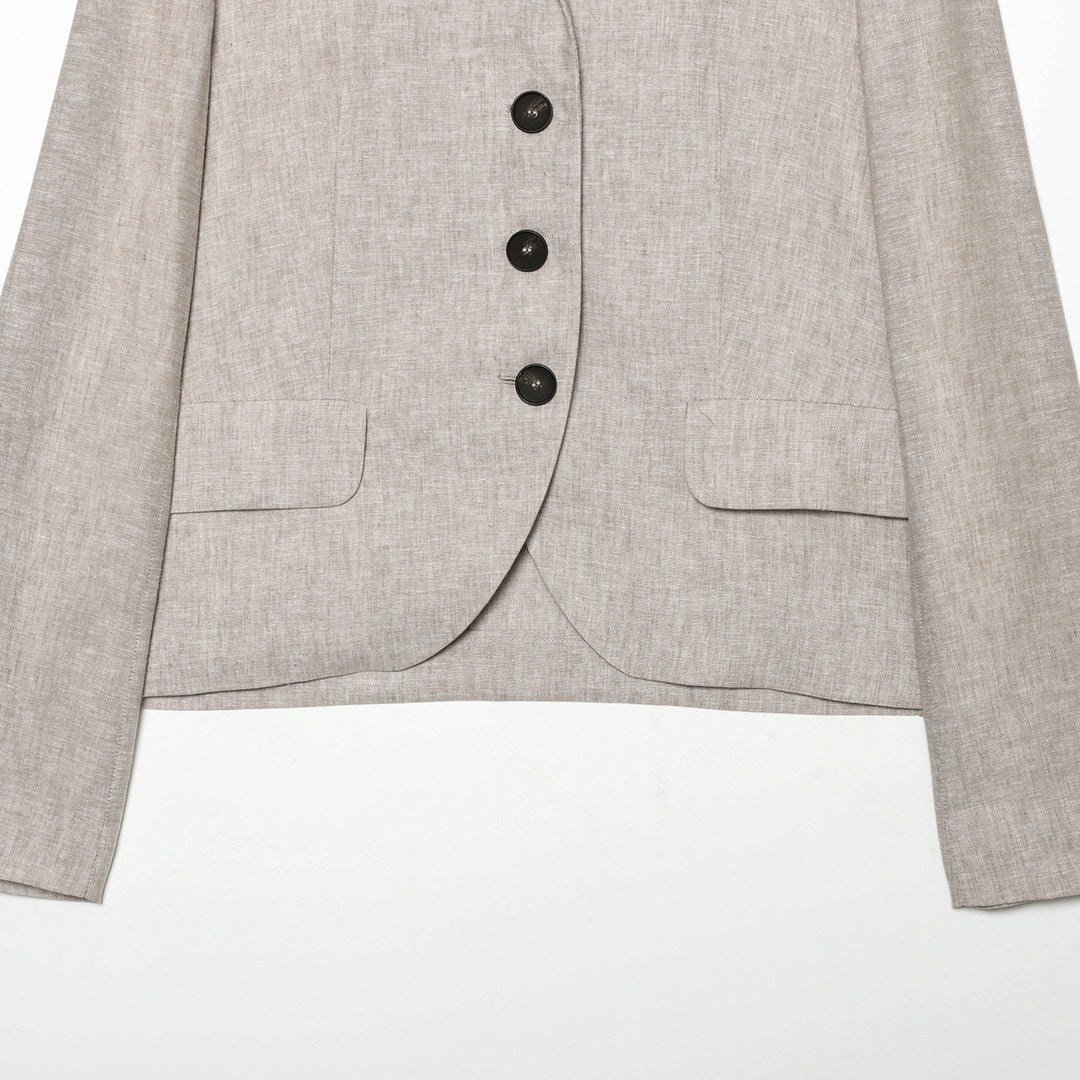 Damen cropped Leinenblazer mit fallendem Revers Mehrfachknopfleiste und aufgesetzten Pattentaschen – Célinea