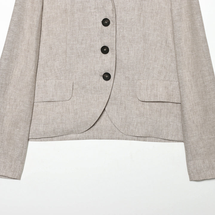 Damen cropped Leinenblazer mit fallendem Revers Mehrfachknopfleiste und aufgesetzten Pattentaschen – Célinea