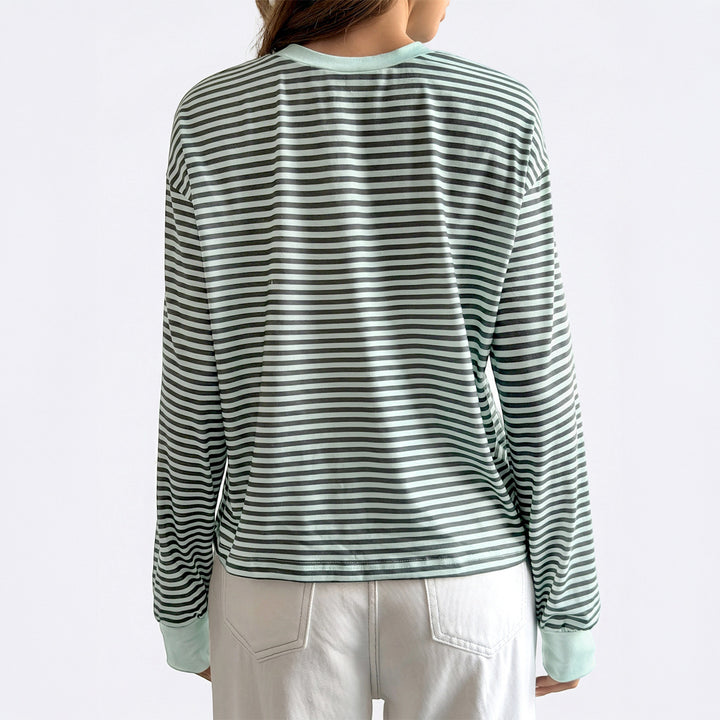 Damen lässiges gestreiftes Oversize-Longsleeve mit kontrastierendem Rundhalsausschnitt und verlängertem Rückensaum – Avérine