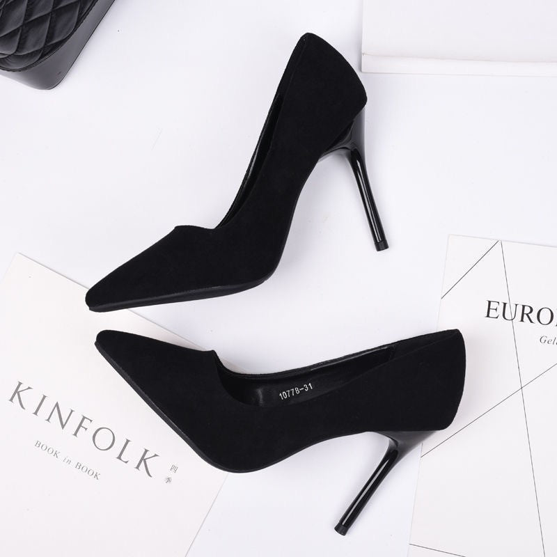 Damen Elegante spitz zulaufende Velours‑Optik Pumps mit schmalem Stiletto Echo Archiv