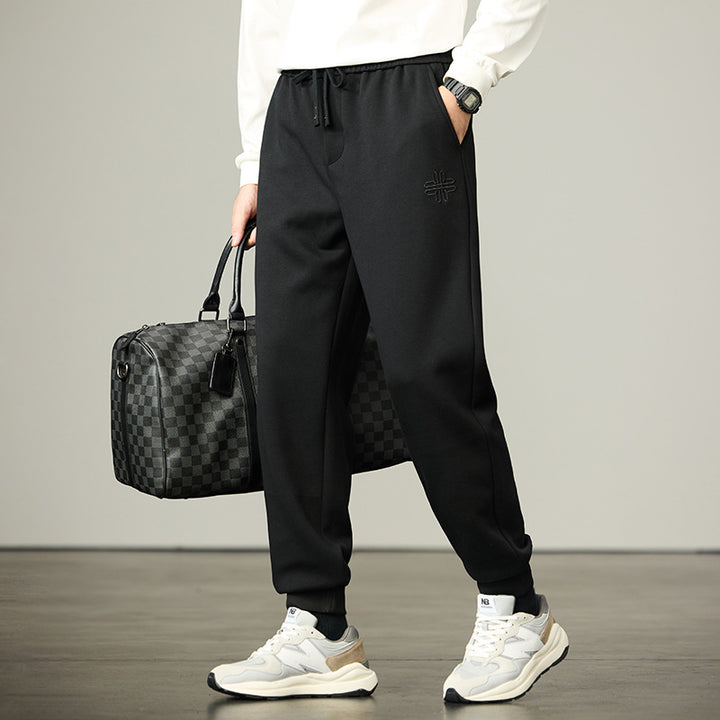 Herren Joggerhose aus weichem Fleece mit elastischem Bund, Kordelzug und Bündchen Echo Archiv