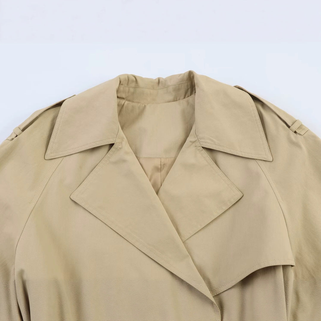 Damen Kurze Cape‑Trenchjacke mit doppelreihiger Knopfleiste und Bindegürtel Echo Archiv