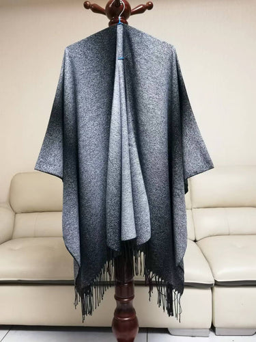 Damen Cape-Poncho aus leichtem Glanzstrick mit Ombre-Effekt und Fransensaum Echo Archiv
