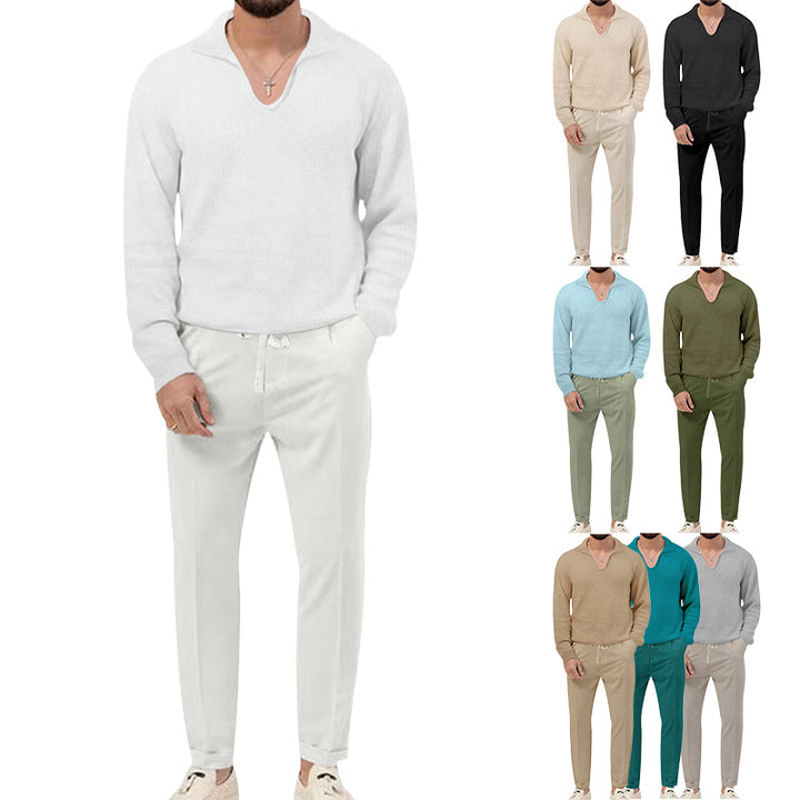 Herren gemütlicher Pullover mit V-Ausschnitt und eleganter Hosenkombination Echoarchiv