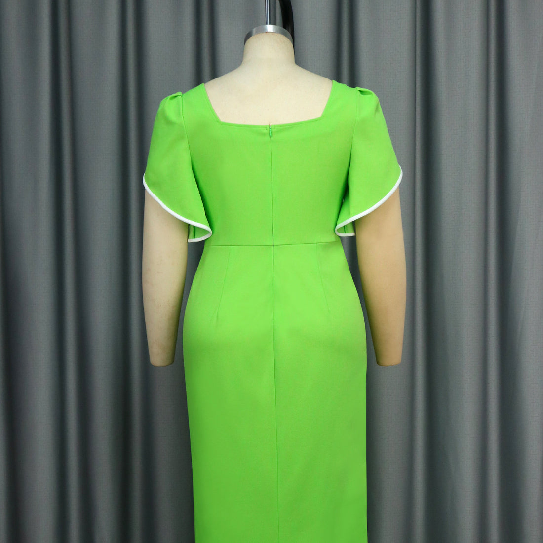 Damen Elegantes Maxikleid mit asymmetrischem Schlitz und Rüschendetails – Valéora