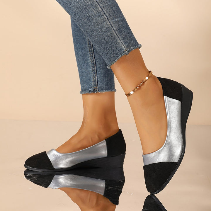 Damen Komfort-Ballerinas mit leichtem Keilabsatz, Materialmix und gepolstertem Fußbett – Lioré