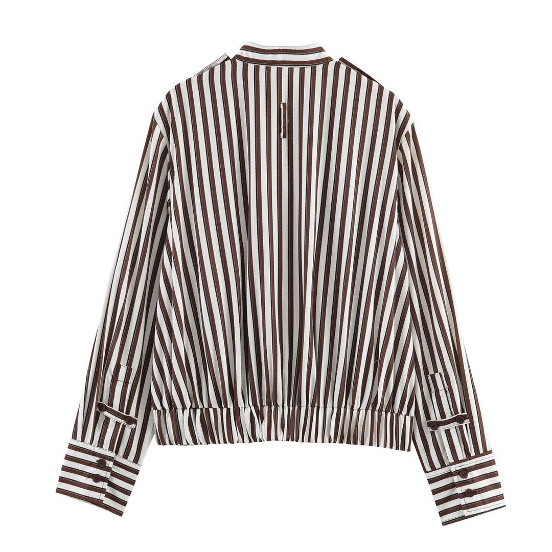Damen Gestreifte Cropped‑Hemdblusen‑Jacke mit Stehkragen, asymmetrischer Klappentasche und elastischem Saum Echoarchiv