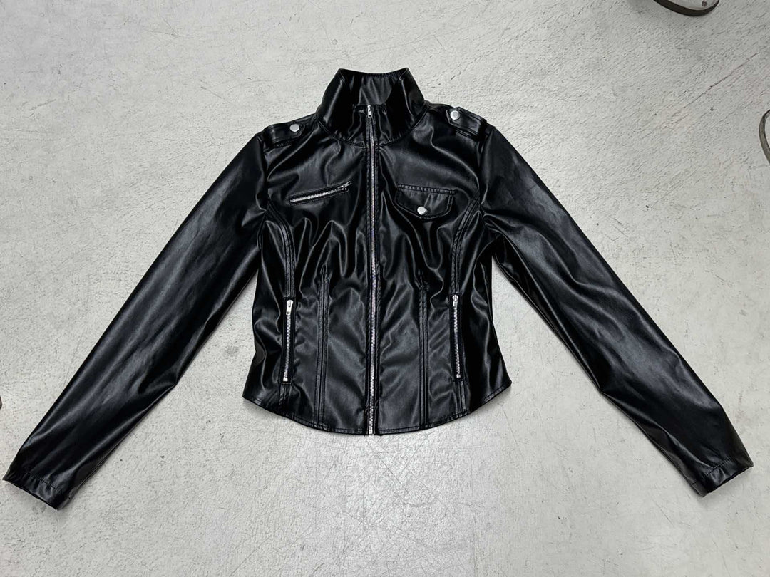 Damen nan taillierte Kunstleder-Bikerjacke mit Stehkragen, Schulterpatten und Reißverschlusstaschen Echo Archiv