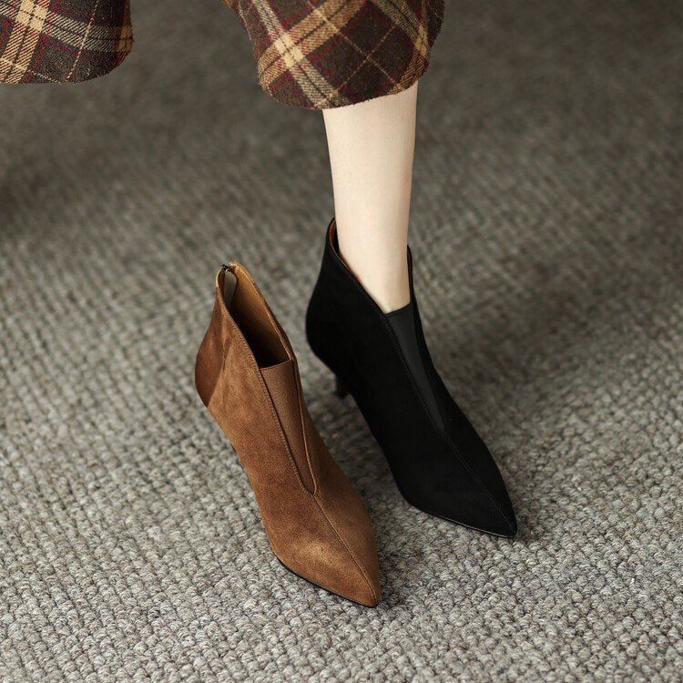 Damen Elegante spitze Stiefeletten mit raffinierter Fersenöffnung Echo Archiv