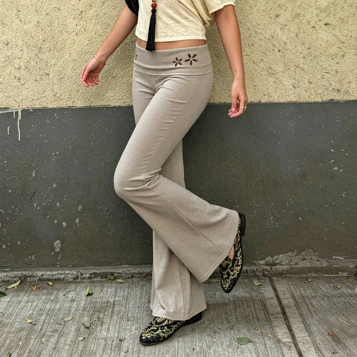 Damen Schlaghose aus Stretch-Jersey mit hohem Umschlagbund und Blumen-Cutouts Echo Archiv