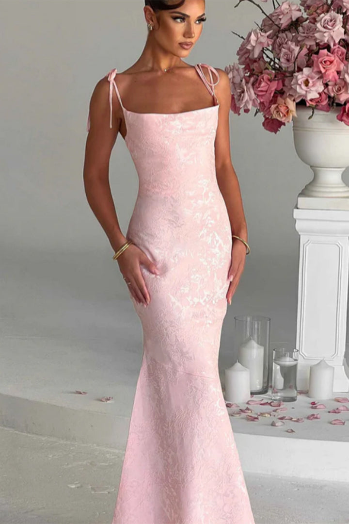 Damen Elegantes Maxikleid mit verführerischen Spaghettiträgern Echo Archiv