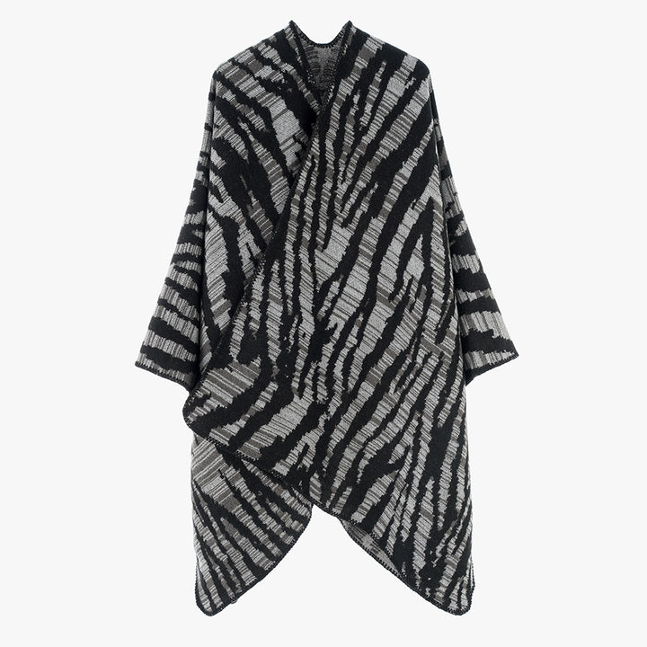 Damen Grobstrick‑Poncho im Cape‑Schnitt mit Zebra‑Jacquard und offener Kimonoärmelung – Célinea