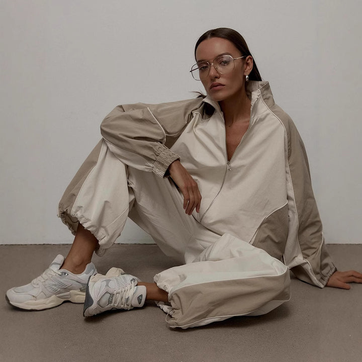 Damen nan sportive Oversize-Trackjacke mit hohem Stehkragen und Raglanärmeln Echo Archiv