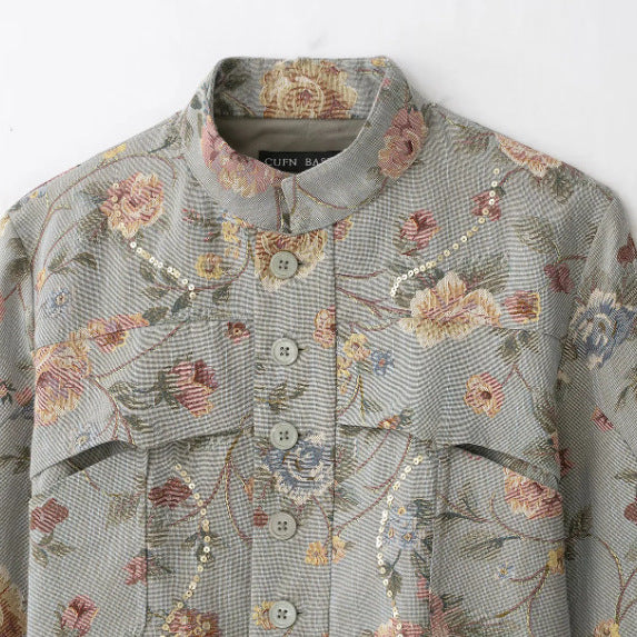 Damen Kurze Jacquard‑Blousonjacke mit Stehkragen, floraler Jacquard‑Stickerei und Pattentaschen Echo Archiv