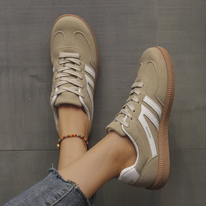 Damen Retro-Sneaker mit Gummisohle, leichtem Textilfutter und Komfortfußbett – Névara