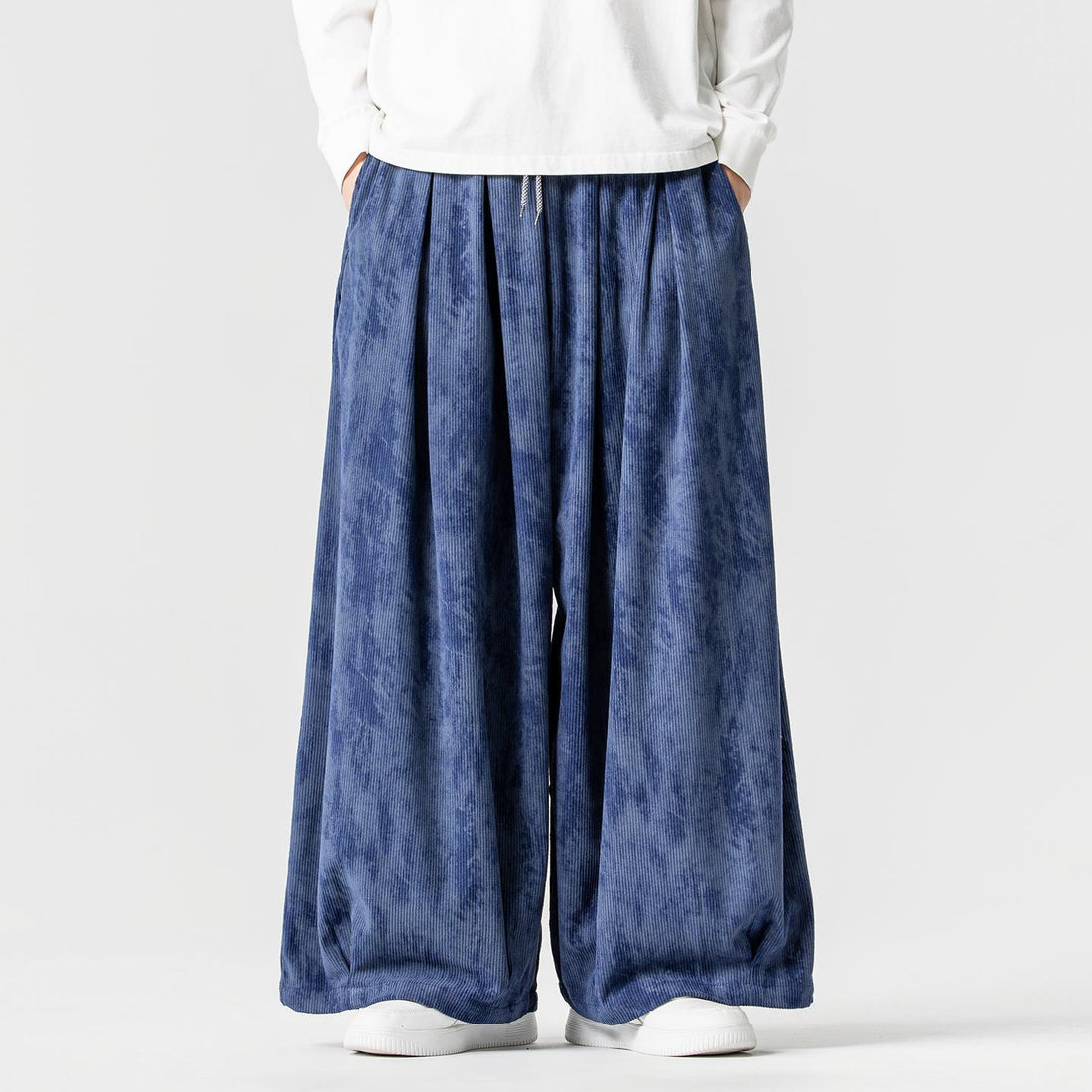Herren Weite Cord-Loungehose mit Kellerfalten, elastischem Bund und Ballonbeinschnitt Echo Archiv