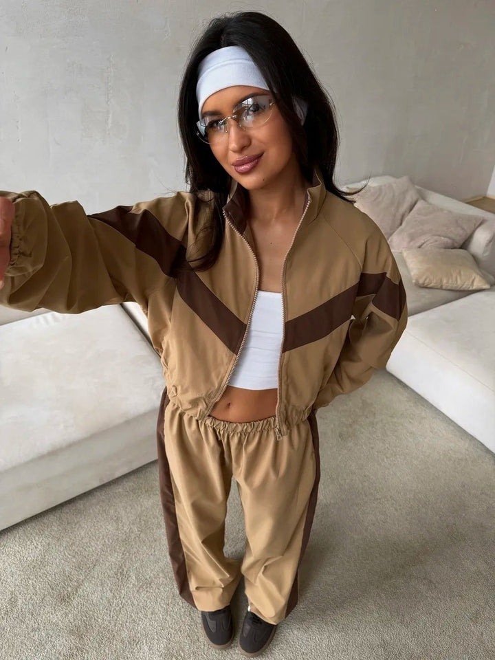 Damen Zweiteiliges Track-Set mit Cropped-Windjacke und weitem Jogger Echoarchiv