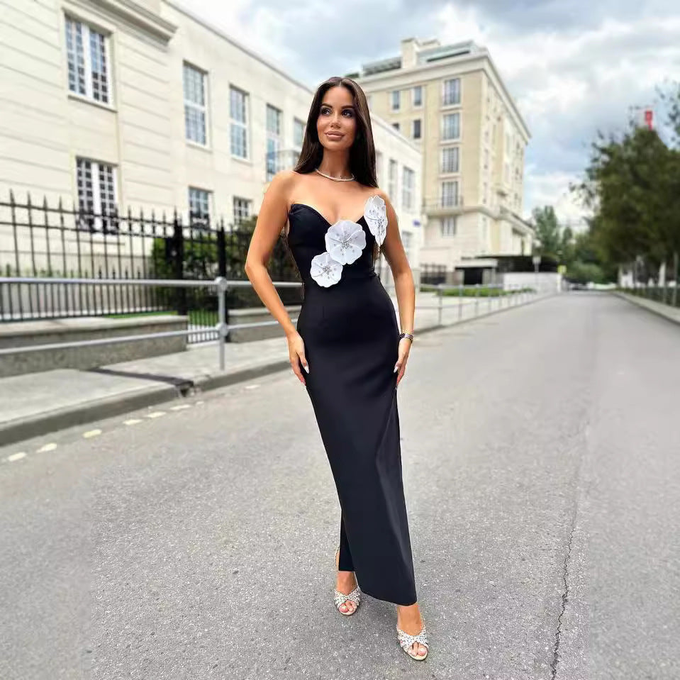 Damen Elegantes bodenlanges Kleid mit asymmetrischem Ausschnitt und floralen Details Echo Archiv