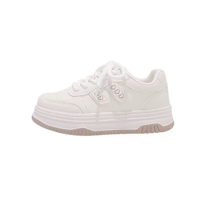 Damen Plateausneaker mit dekorativen Fisch‑Charms und gepolstertem Komfortfußbett – Névara
