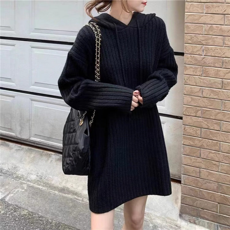Damen Strick‑Kapuzenkleid mit gerippter Struktur und oversized Silhouette Echoarchiv