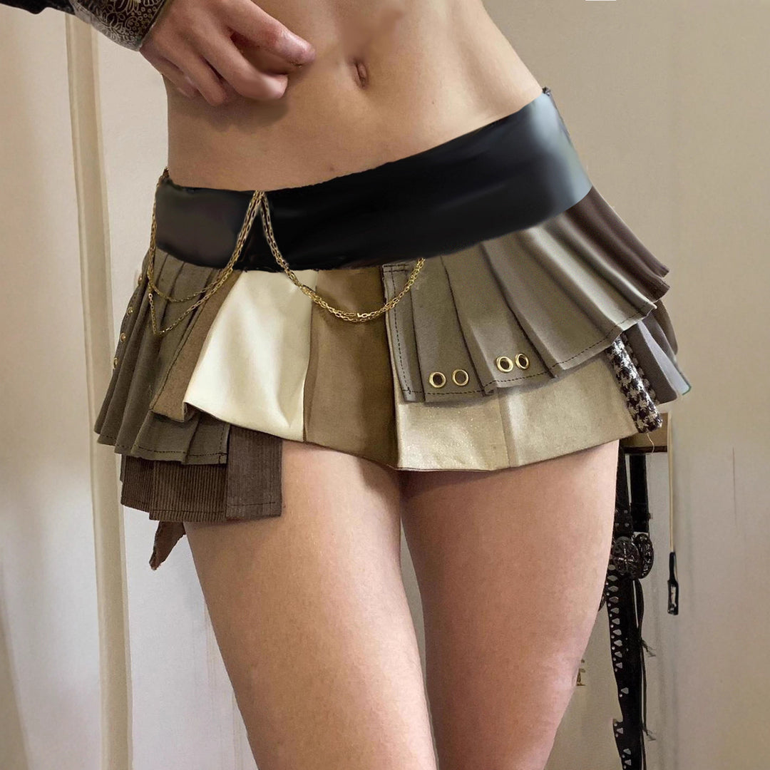 Damen modischer Minirock mit verschiedenartigen Stofflagen und Rüschen Echo Archiv