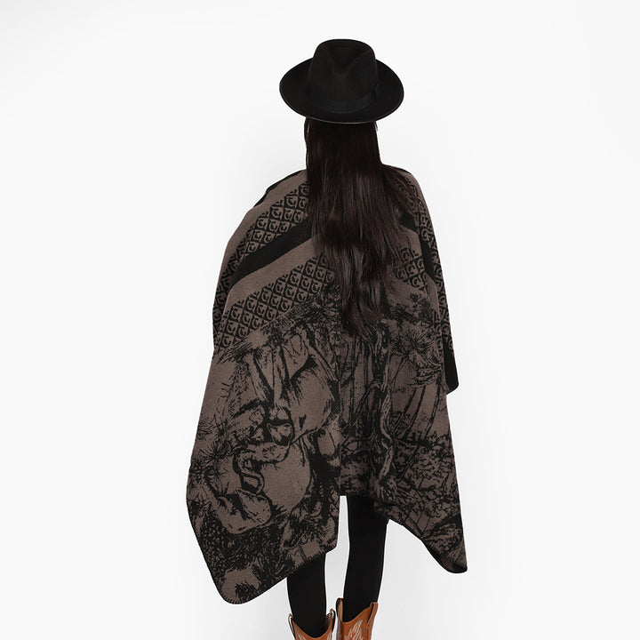 Damen Jacquard-Strickcape mit Stehkragen und grafischem Waldmotiv – Avérine