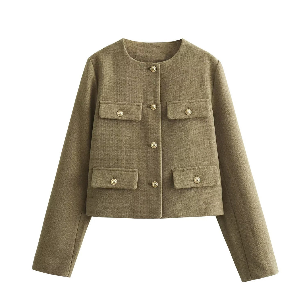 Damen kurz geschnittene Bouclé-Tweedjacke mit Rundhalsausschnitt Zierknopfdetails und aufgesetzten Pattentaschen – Célinea